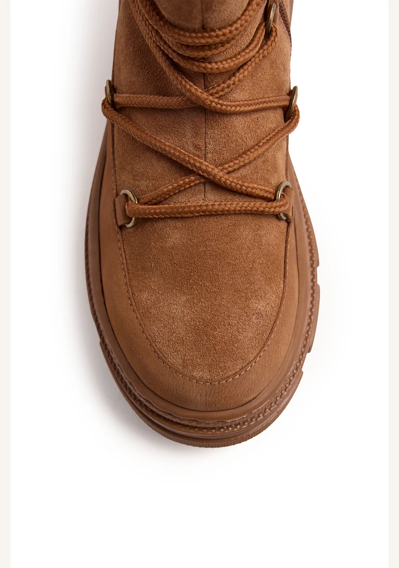 BROWN LEATHER BOOTS