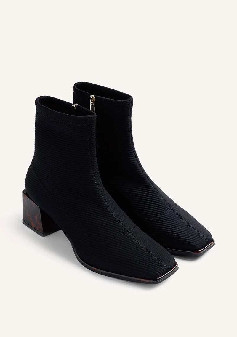 BLACK ELASTIC ANKLE BOOTS