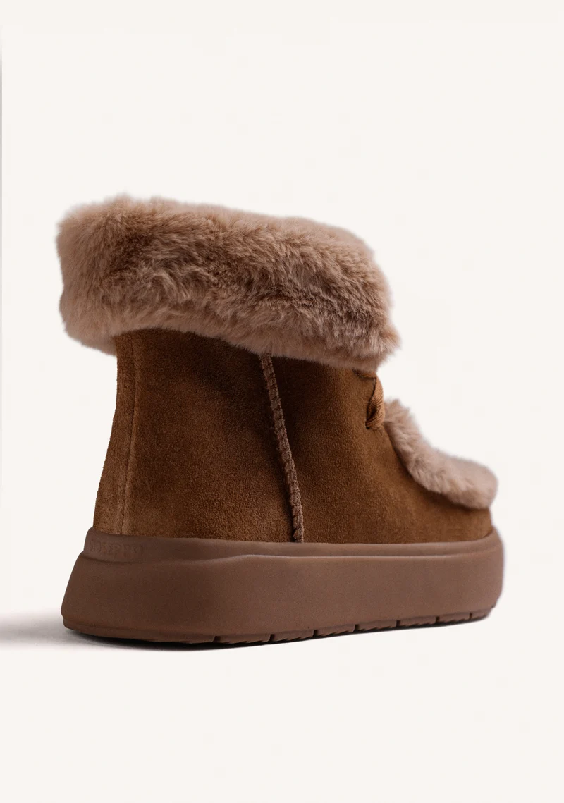 BROWN AUSTRALIAN LEATHER BOOTS