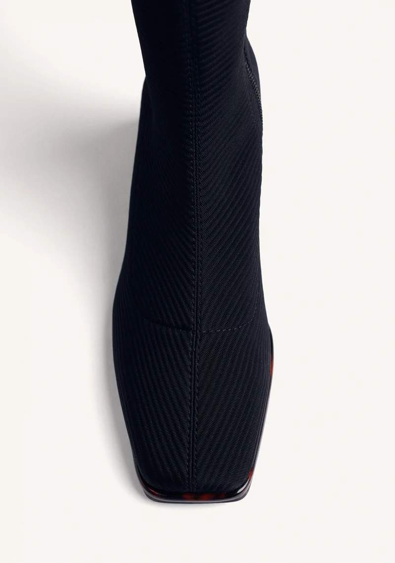 BLACK HIGH ELASTIC BOOTS