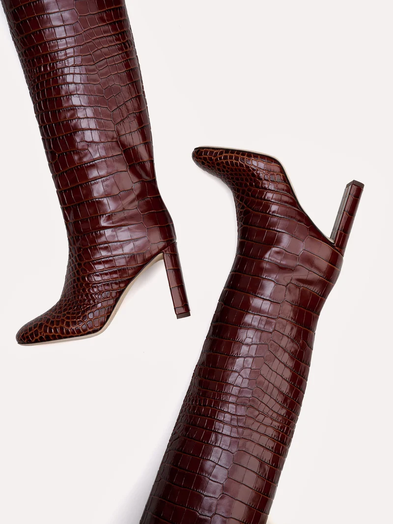 Bottes Adriana Z. à talon en cuir bordeaux embossé façon crocodile