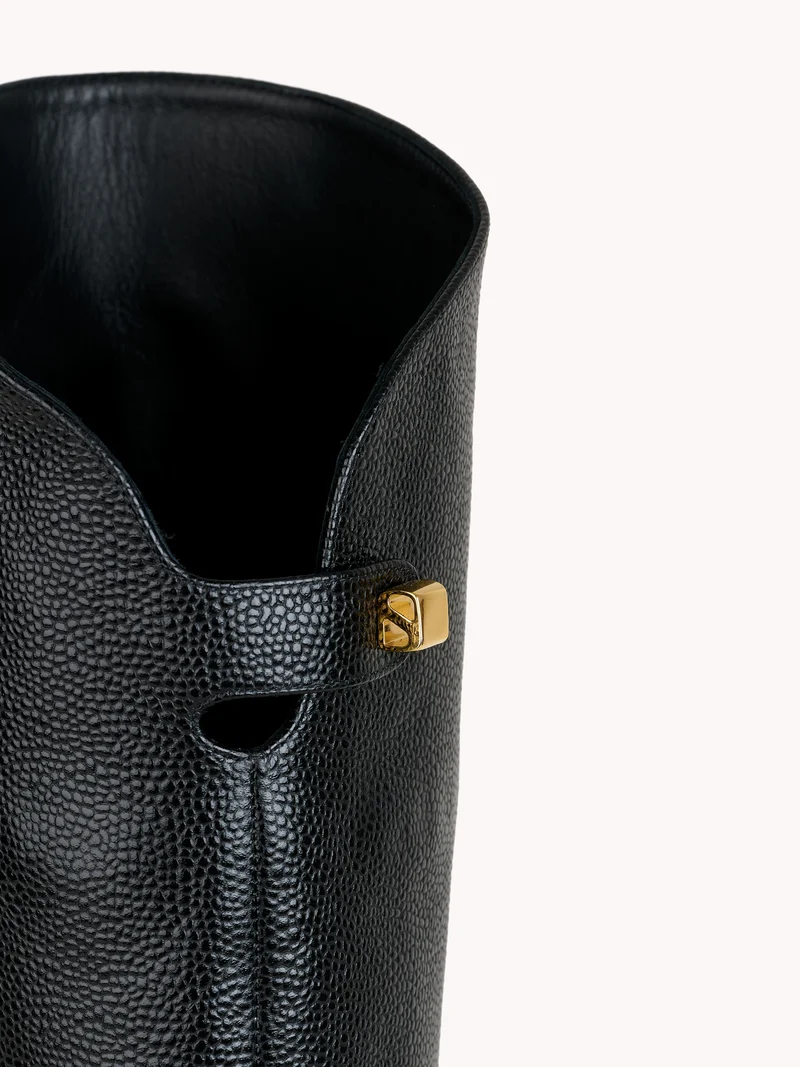 Bottes en cuir grainé mat noires Adry Borgia avec un talon moyen embossé