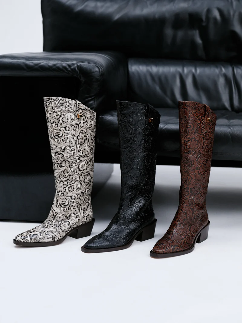 Bottes western Sienna Borgia en cuir embossé floral noir et blanc