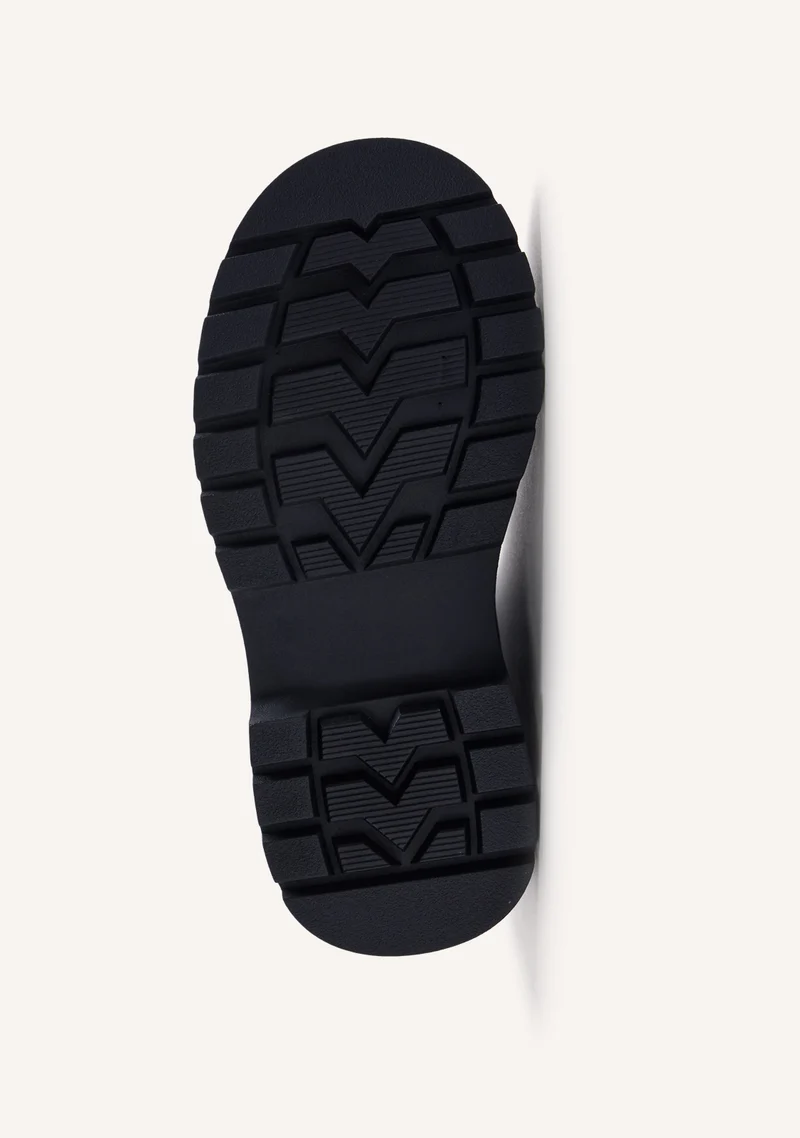 BLACK ELASTIC SIDE BOOTS