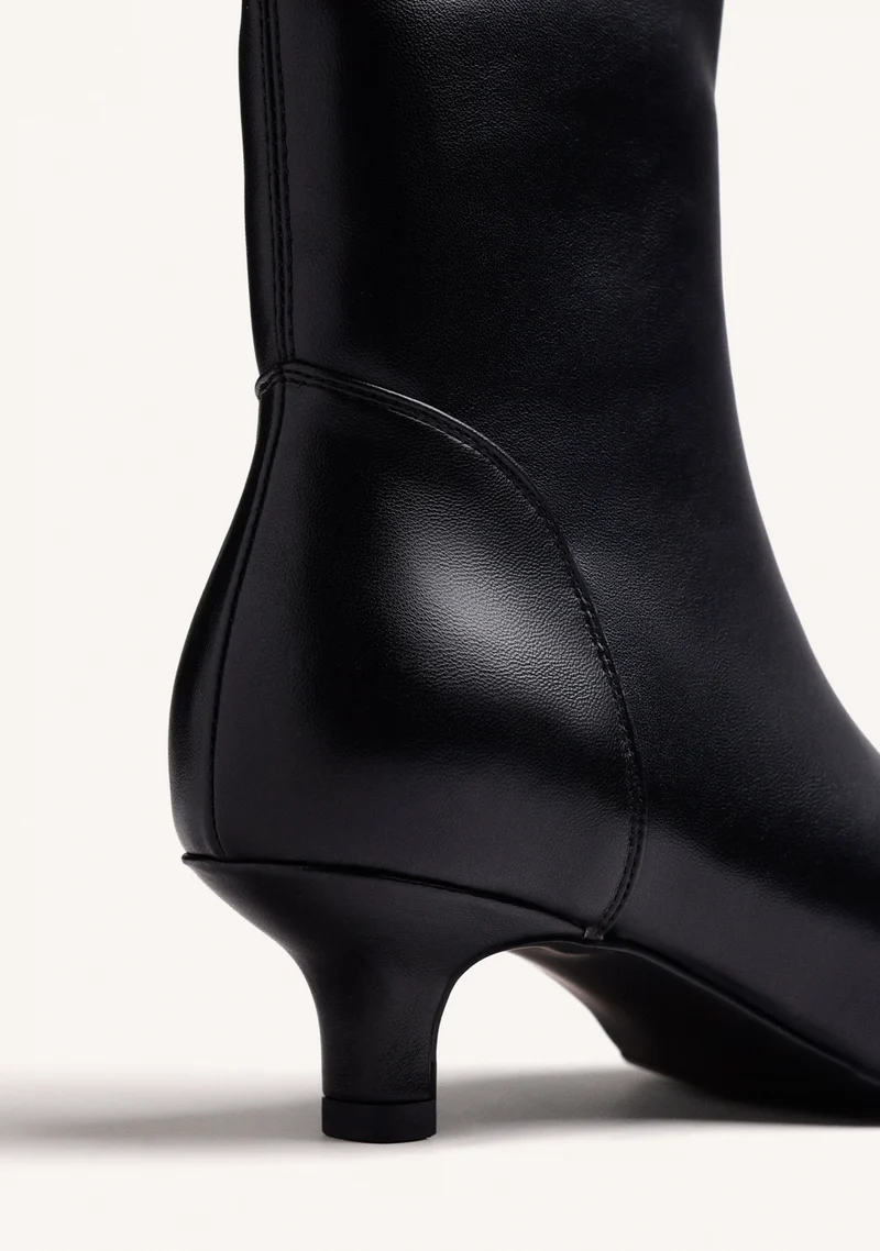 BLACK ELASTIC KITTEN ANKLE BOOTS
