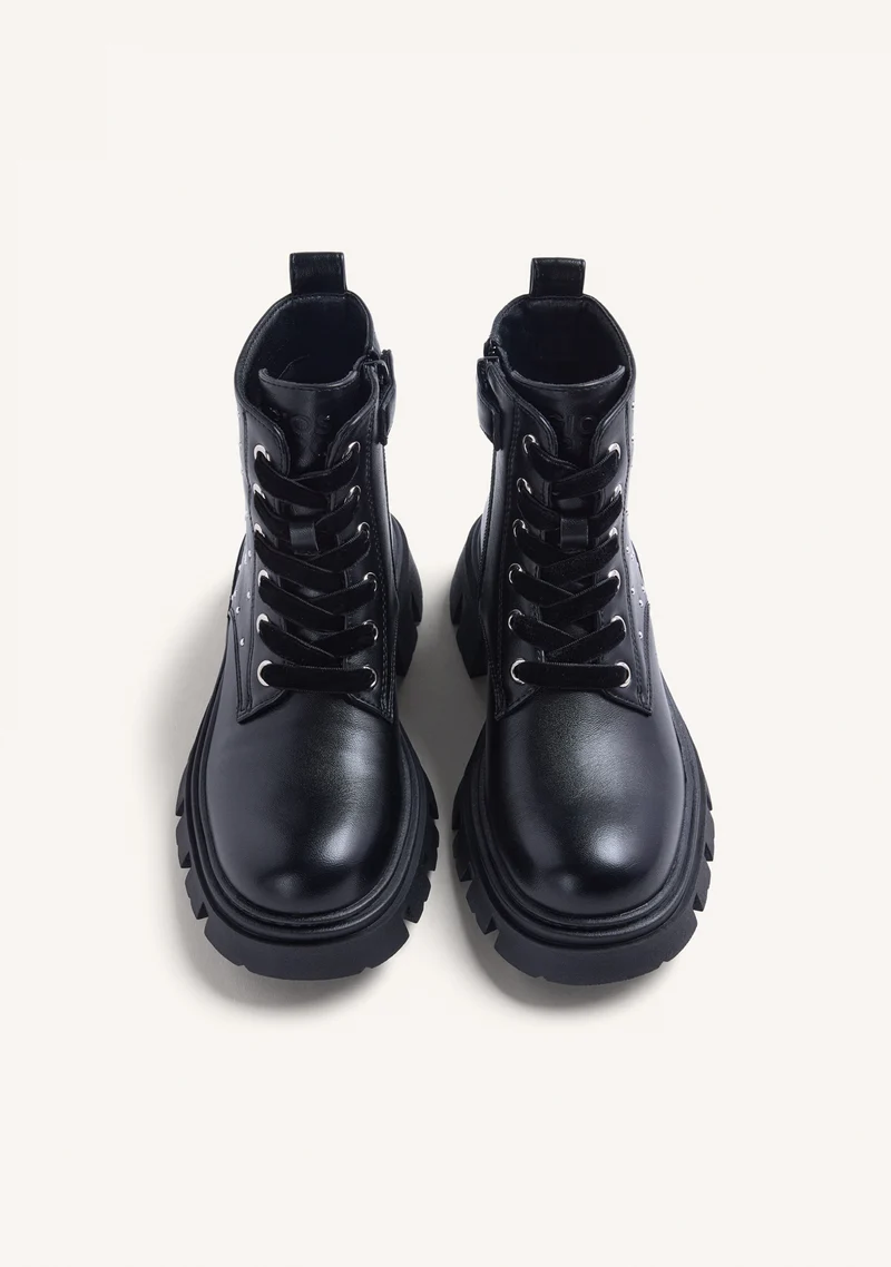 BLACK STUDDED BOOTS