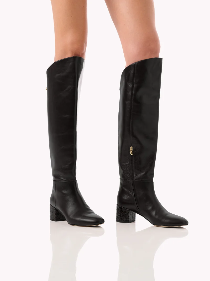 Bottes Adry Borgia en cuir noir avec un talon moyen embossé