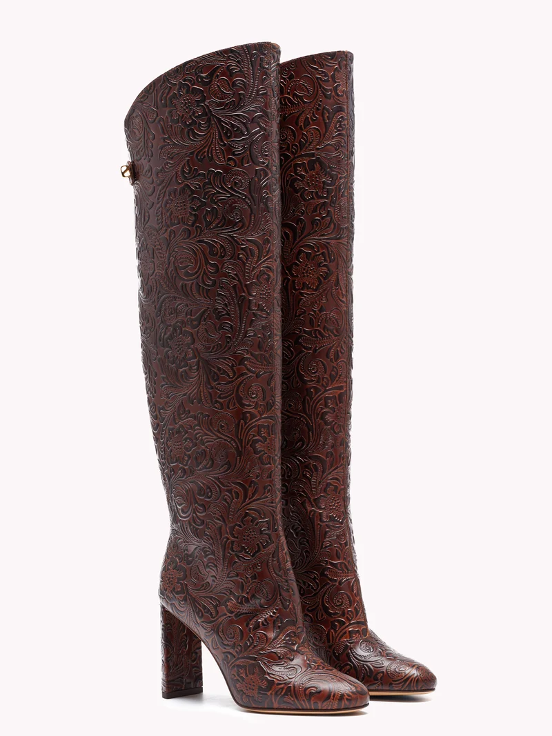 Bottes Adriana Borgia en cuir embossé floral marron pécan et talon haut