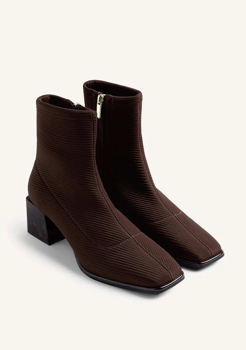 BROWN ELASTIC ANKLE BOOTS