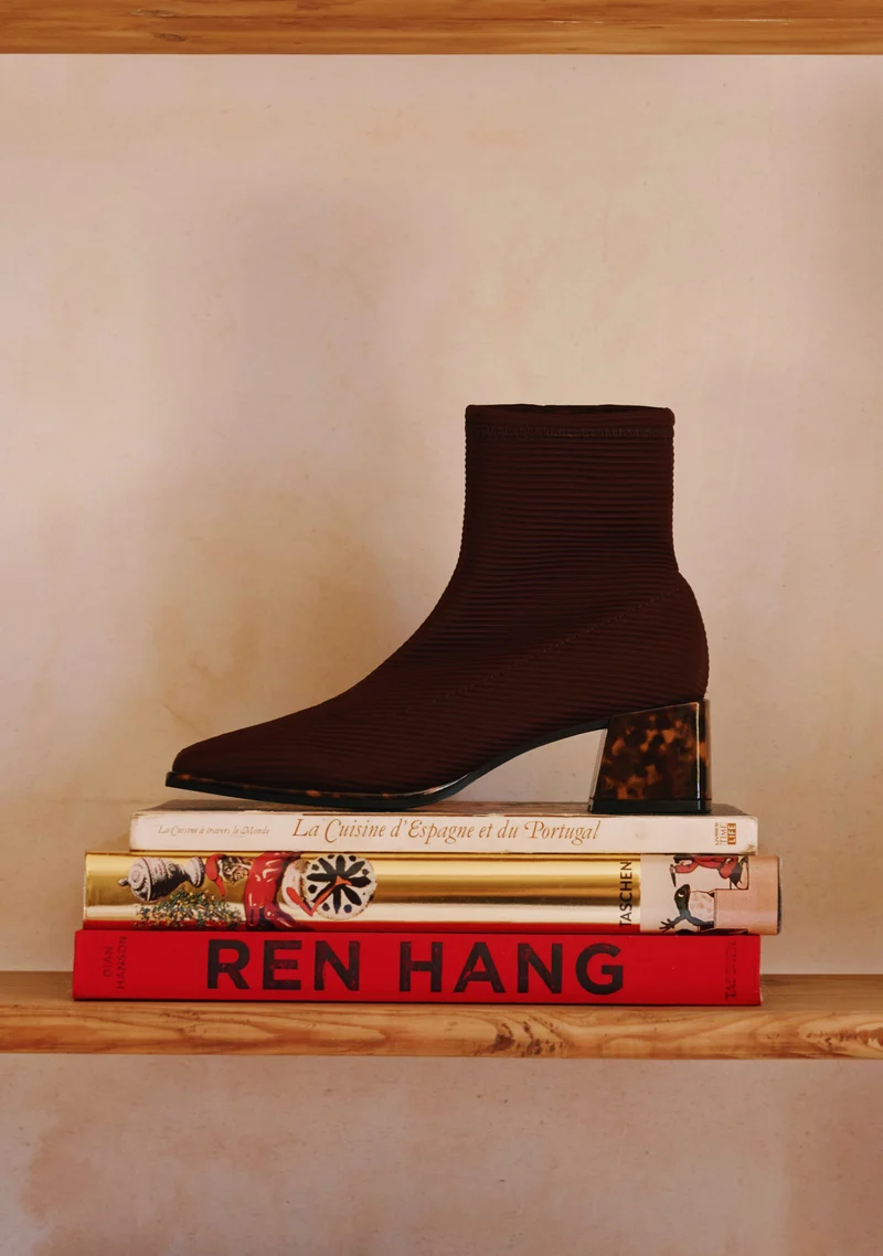 BROWN ELASTIC ANKLE BOOTS