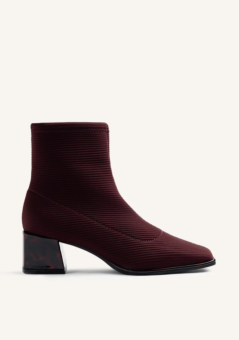 BURGUNDY ELASTIC ANKLE BOOTS