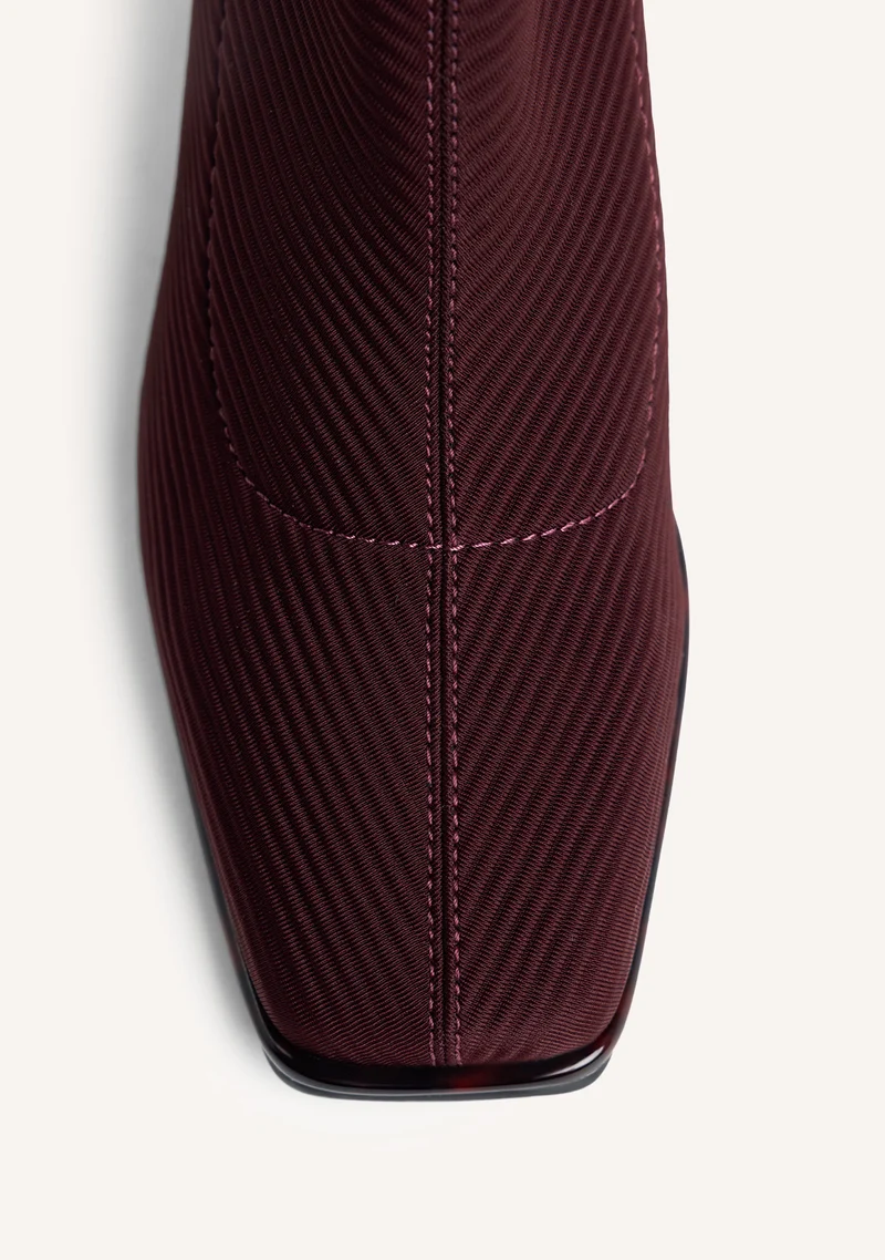 BURGUNDY ELASTIC ANKLE BOOTS
