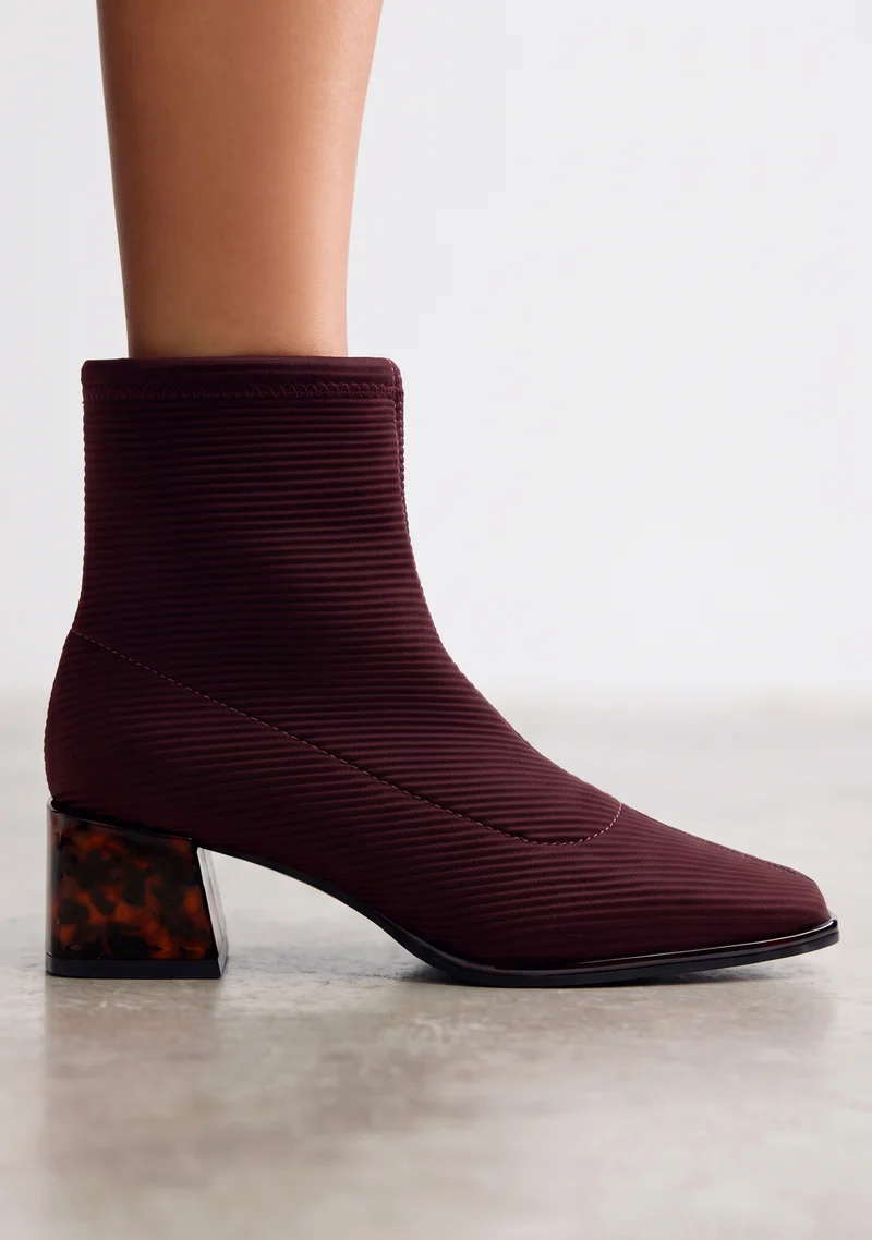 BURGUNDY ELASTIC ANKLE BOOTS