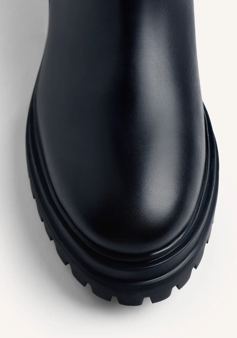 BLACK LEATHER ANKLE BOOTS WITH STUDS