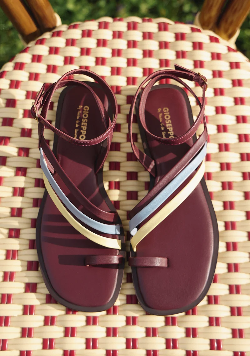 LEATHER SANDALS BY MARÍA G. DE JAIME