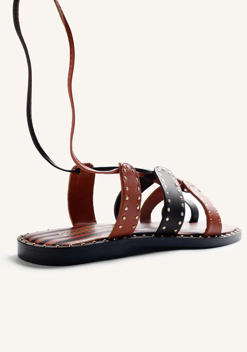 LEATHER SANDALS WITH STUDS BY MARÍA G. DE JAIME