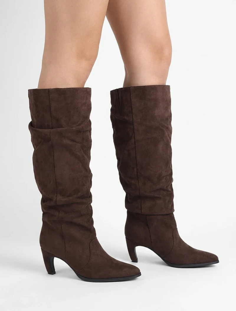 Bottes plissées en suédine à enfiler - Chocolat