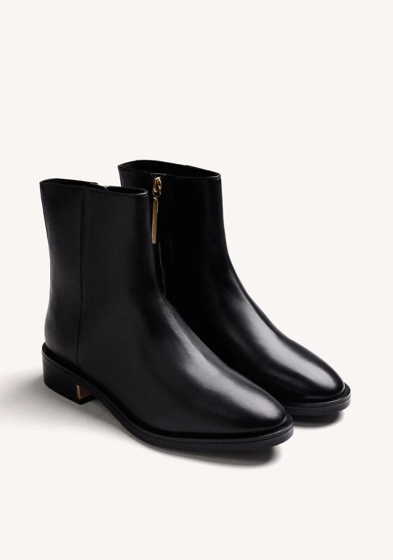BLACK LEATHER ANKLE BOOTS WITH STUDS