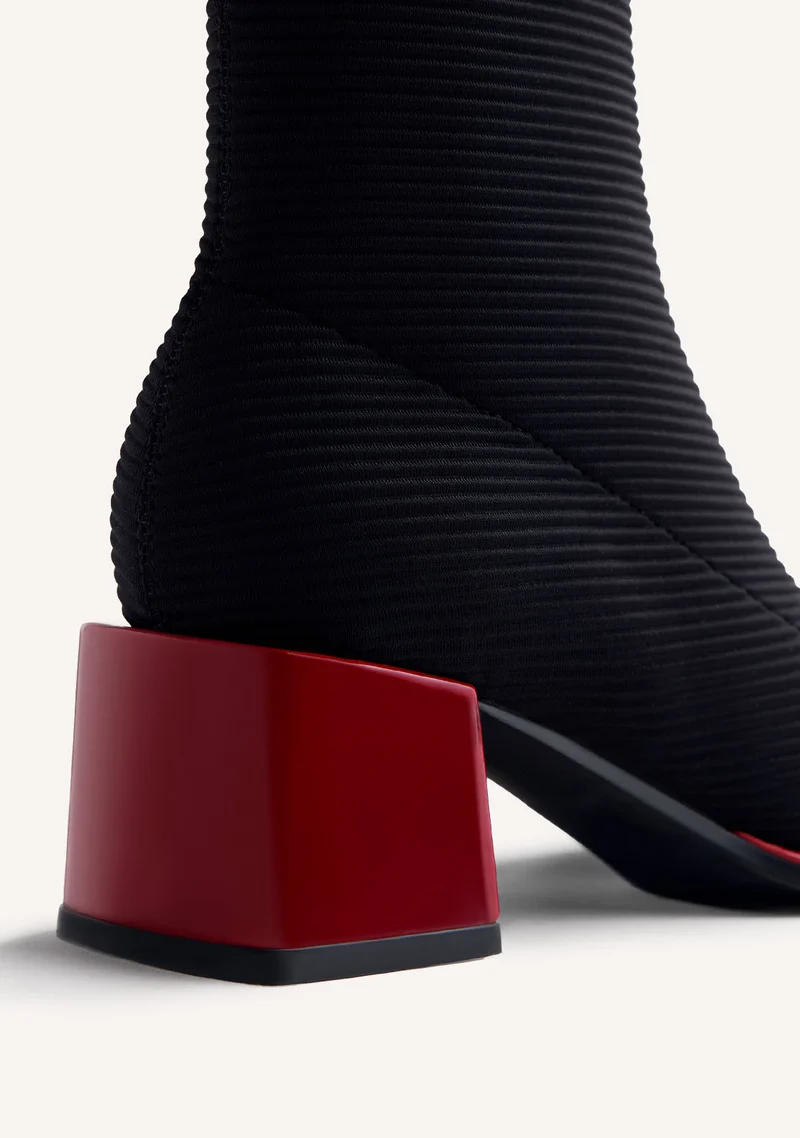 BLACK ELASTIC ANKLE BOOTS