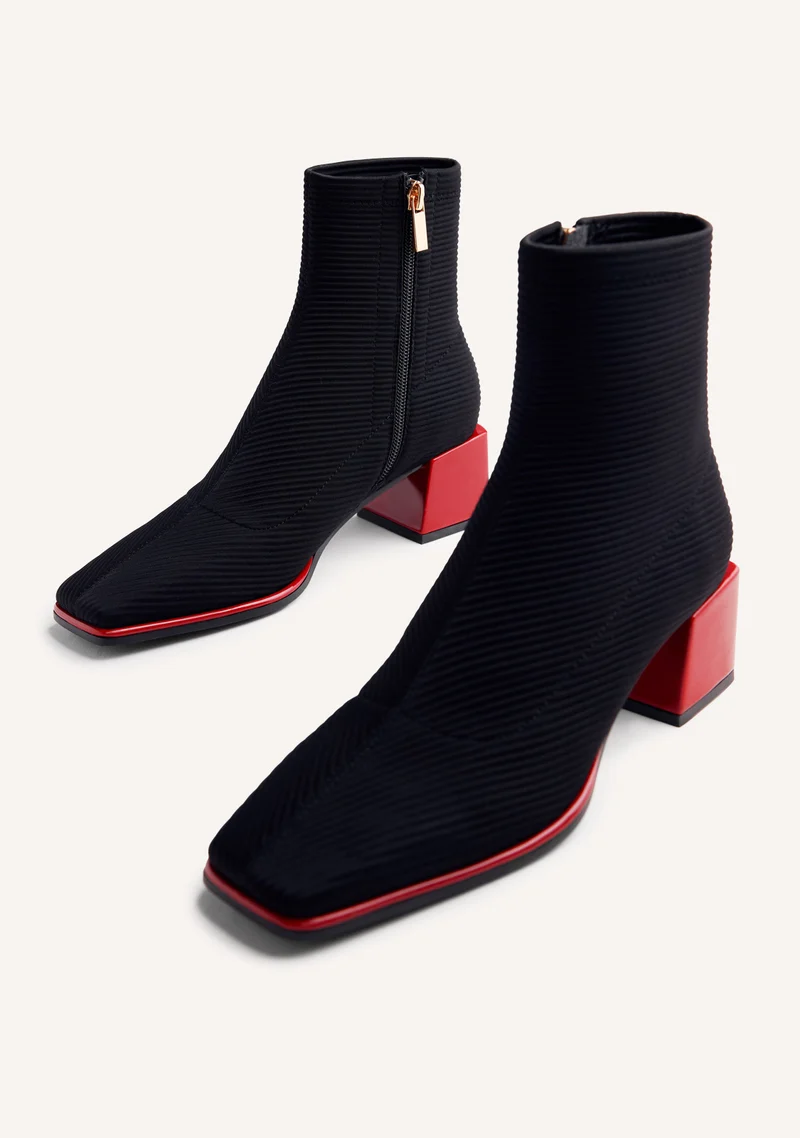 BLACK ELASTIC ANKLE BOOTS