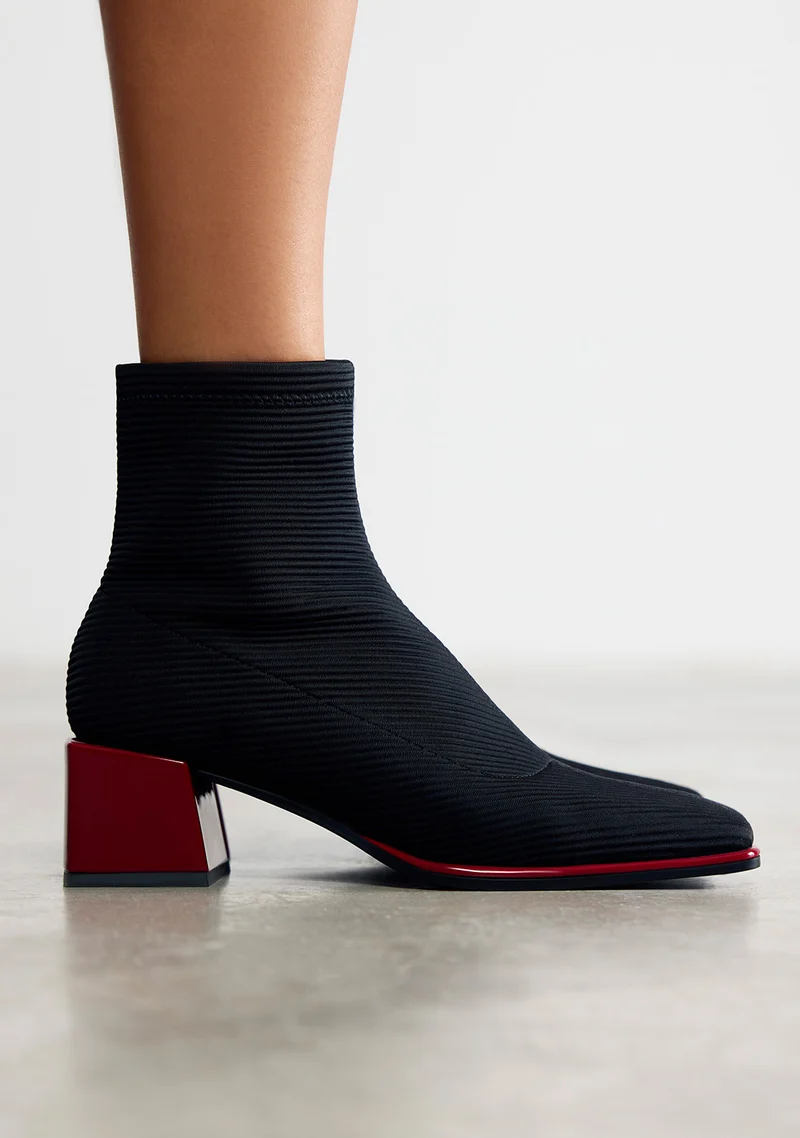 BLACK ELASTIC ANKLE BOOTS