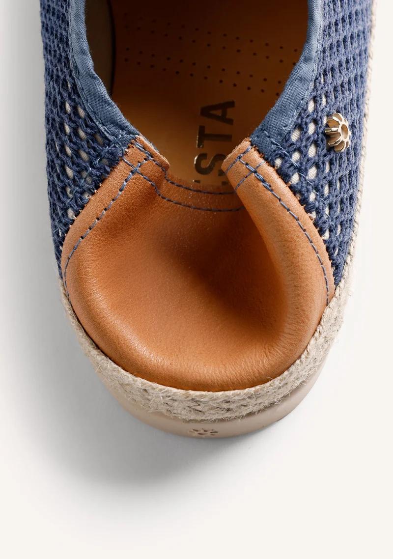 BLUE MESH SNEAKERS