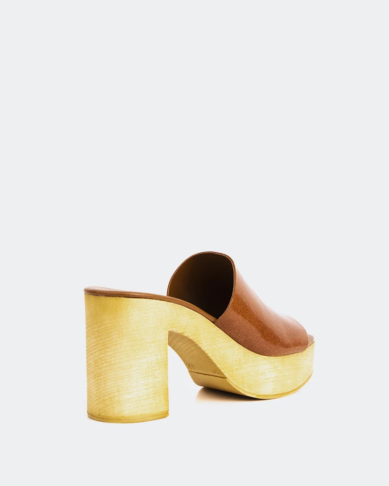 Snicker Tan Leather