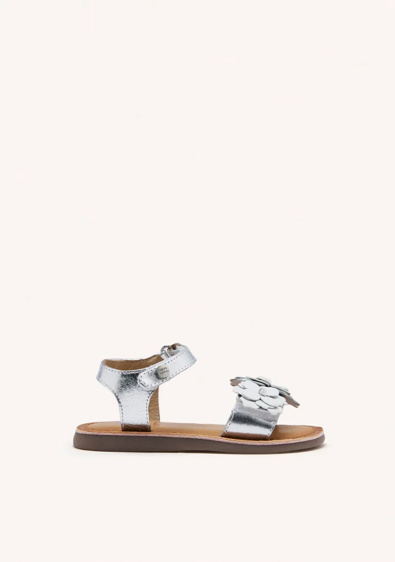 SILVER LEATHER SANDALS WITH FLOWER EMBELLISHMENT FOR GIRL AND BOY SHEGAN