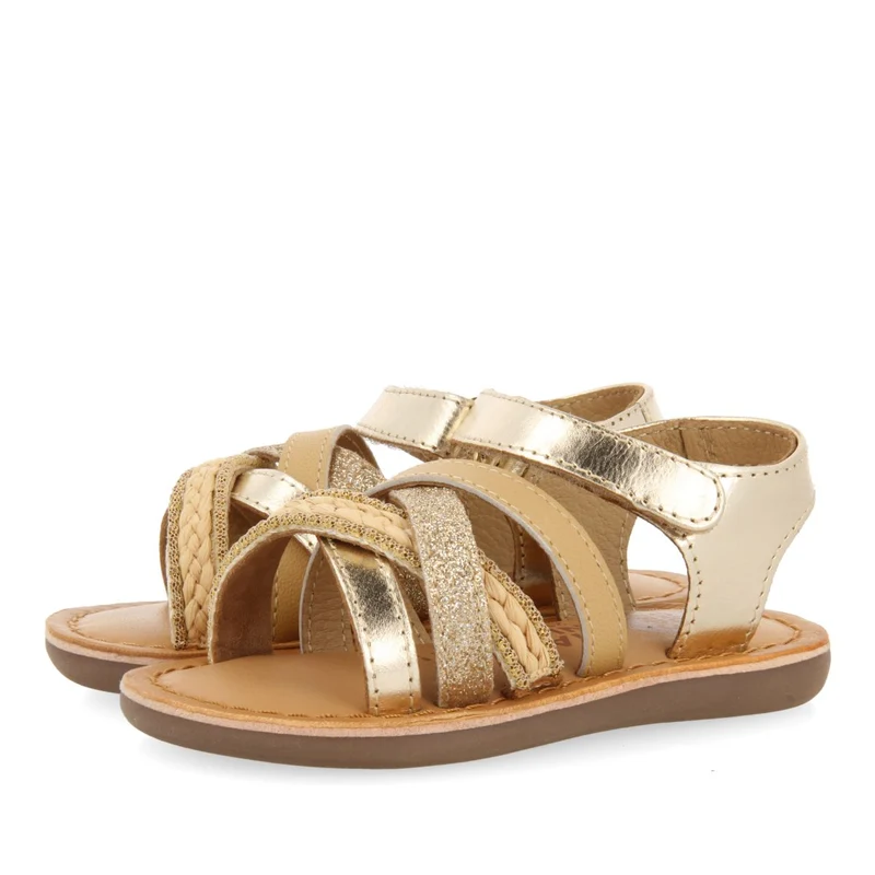 GOLDEN LEATHER SANDALS WITH EMBROIDERY IN RAFFIA, GLITTER AND METALLIC ACCENTS FOR BABY ILOK