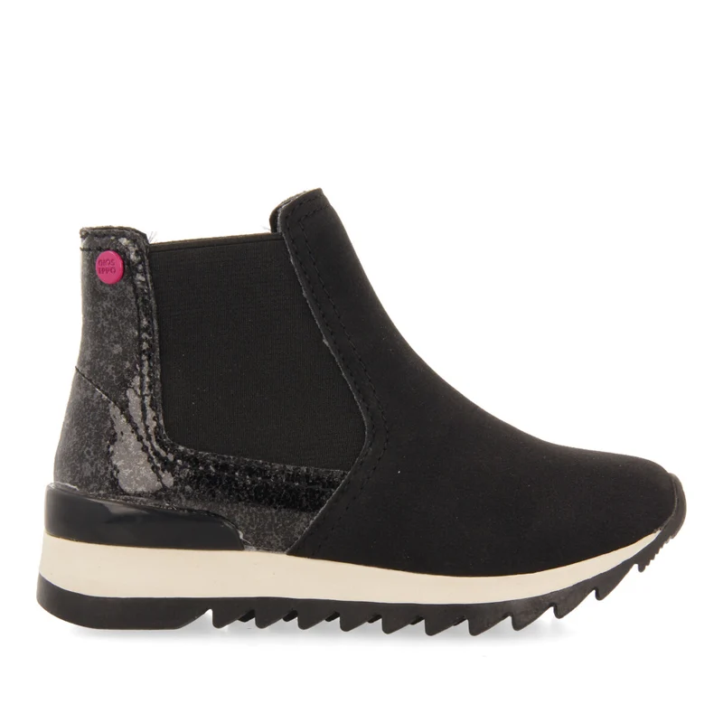 Luncarty children's chelsea boot-style sneakers with shiny black detail