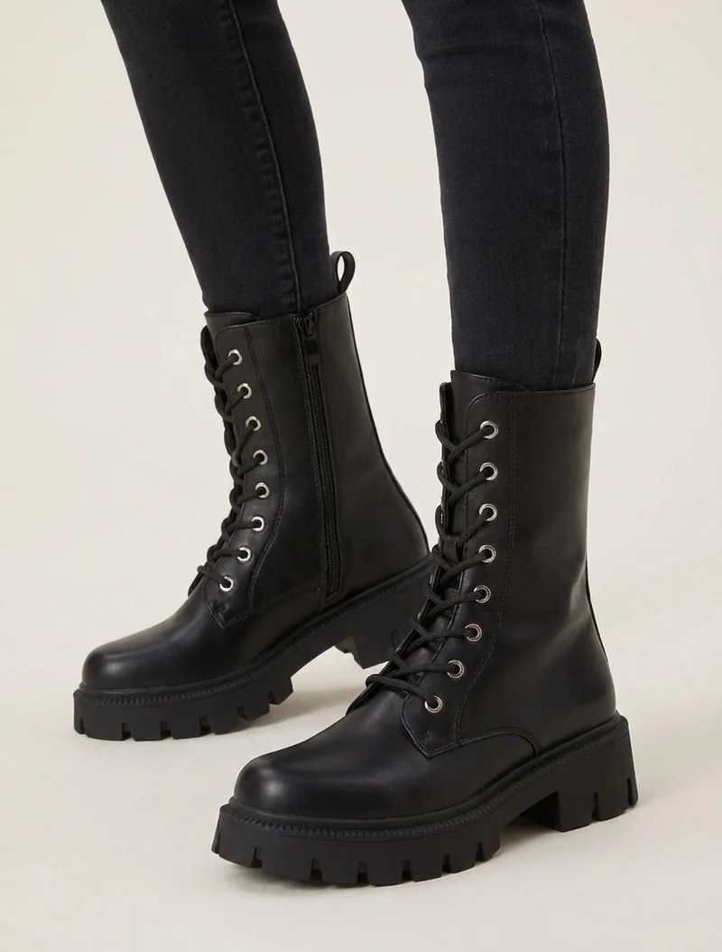 Bottines montantes à lacets - Noir