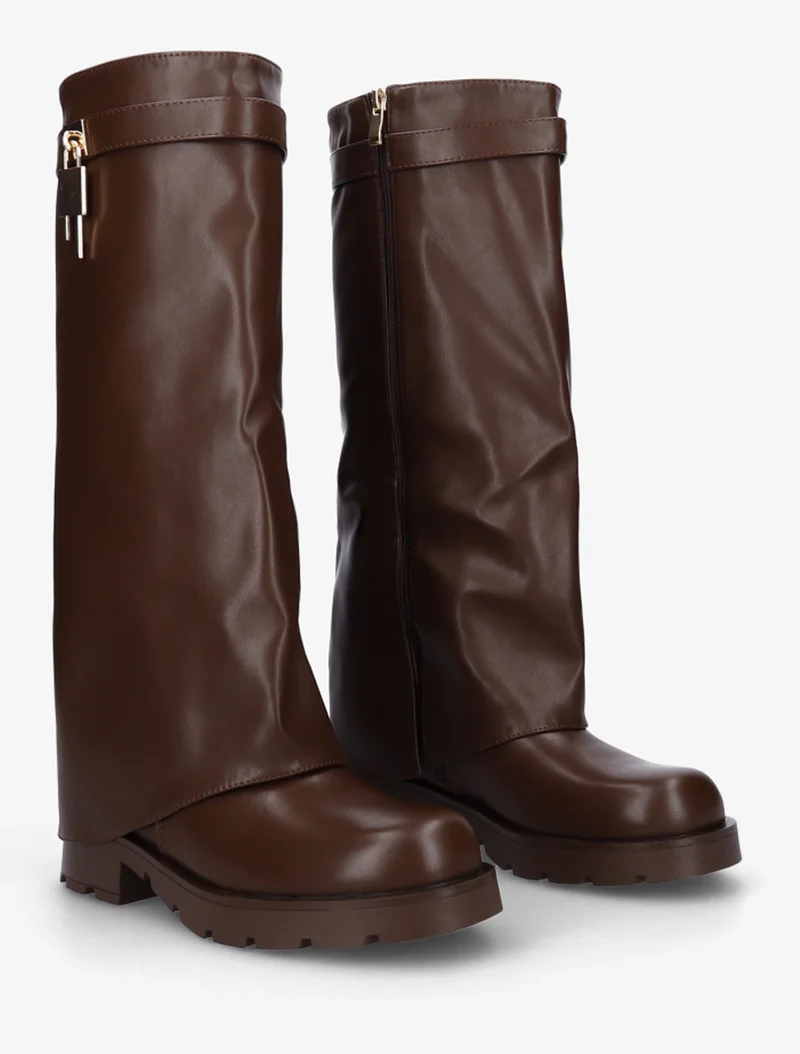 Bottes en simili à revers et bijou cadenas - Marron