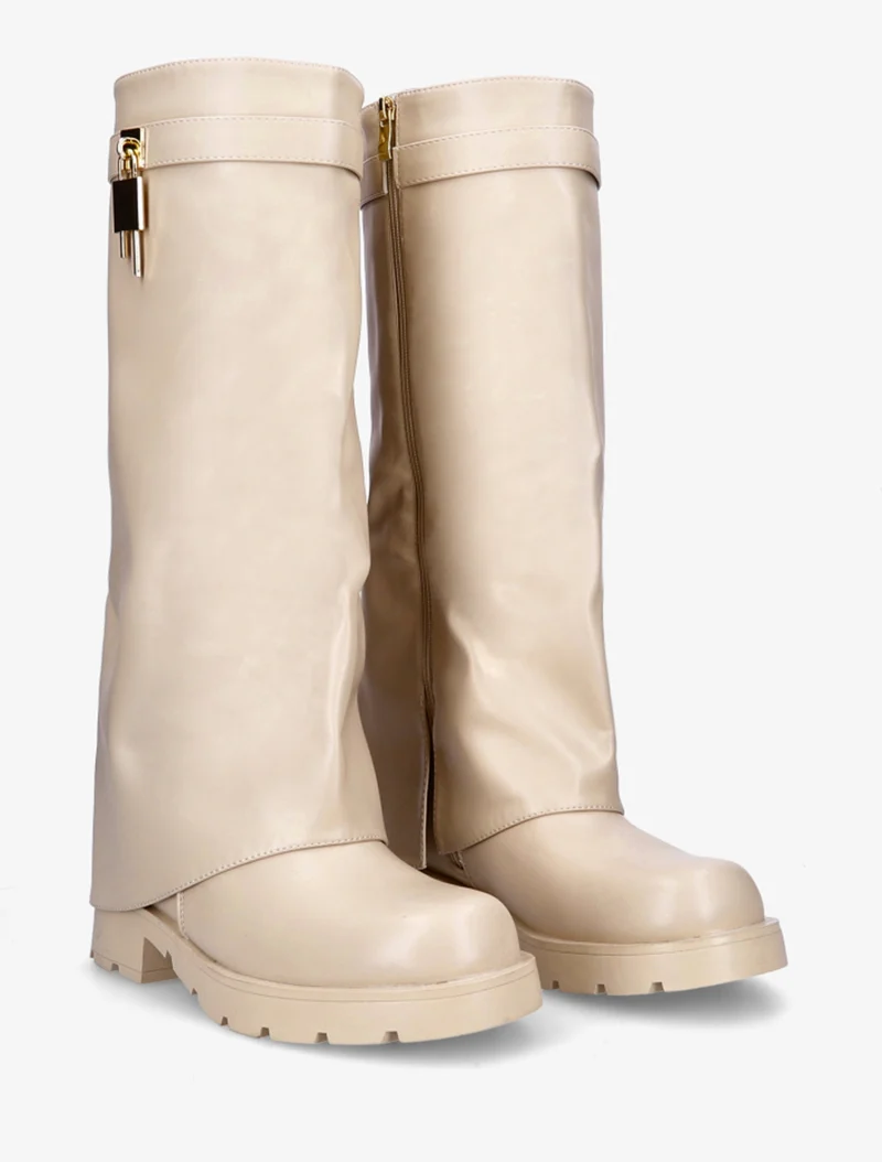 Bottes en simili à revers et bijou cadenas - Beige