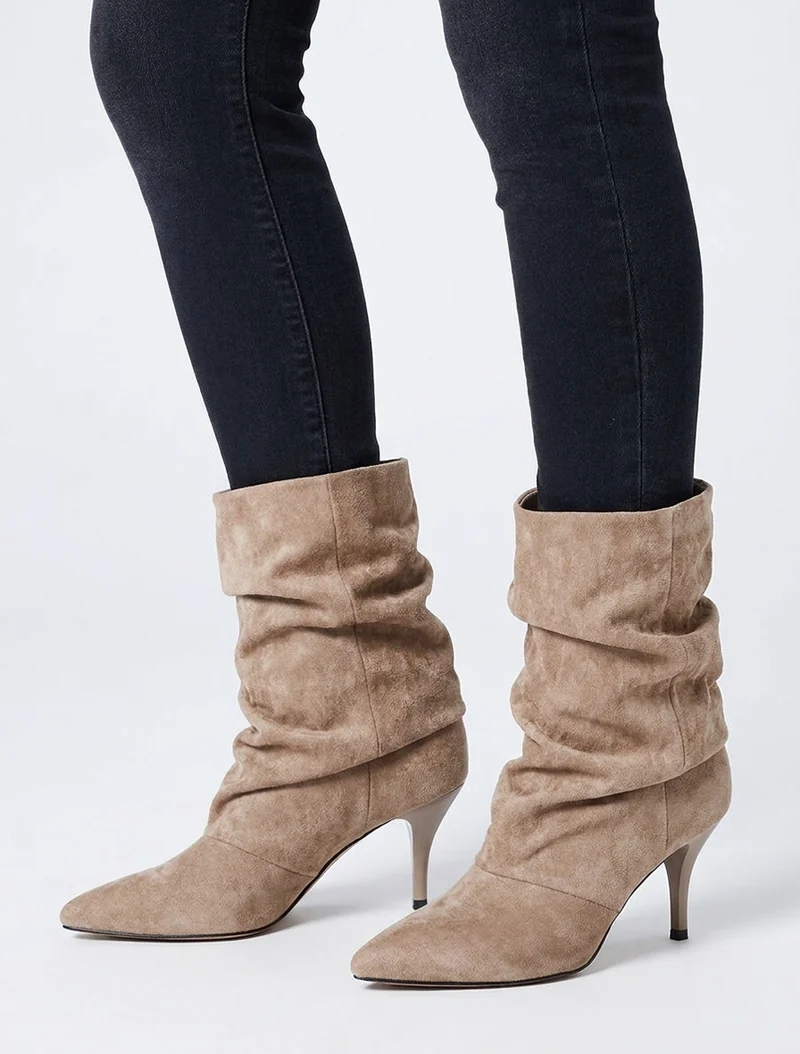 Bottines froncées en suédine à bouts pointus - Taupe
