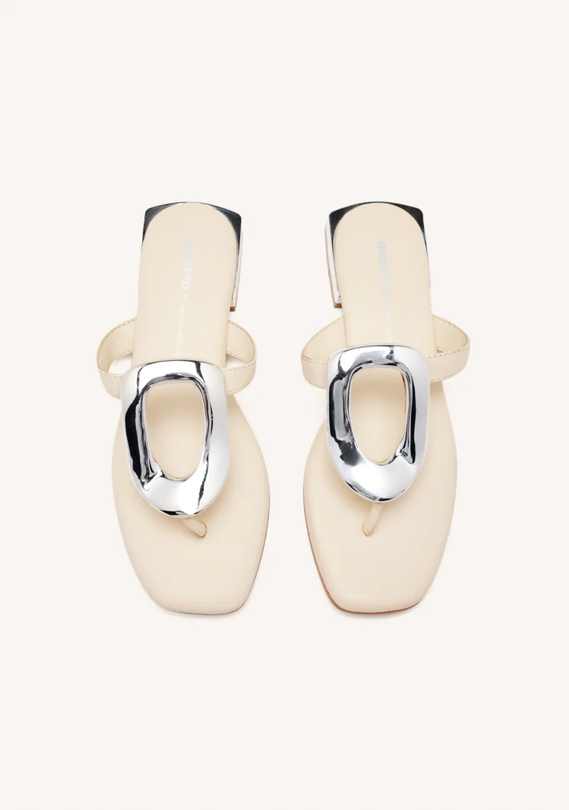 OFF WHITE LEATHER SANDALS WITH METALLIC TRIM FOR WOMEN VENDRES