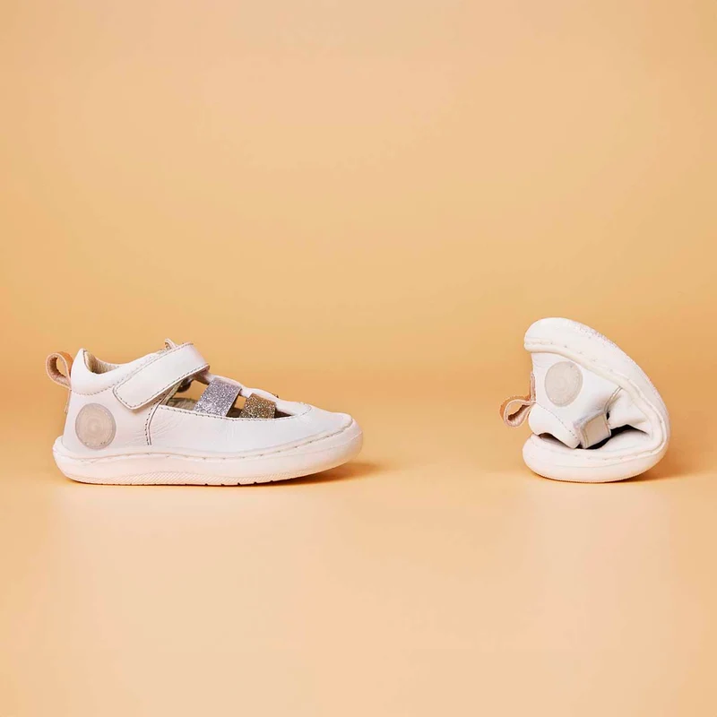 WHITE CRAB-STYLE SANDALS WITH ADJUSTABLE CLOSURES FOR BABIES ODELL