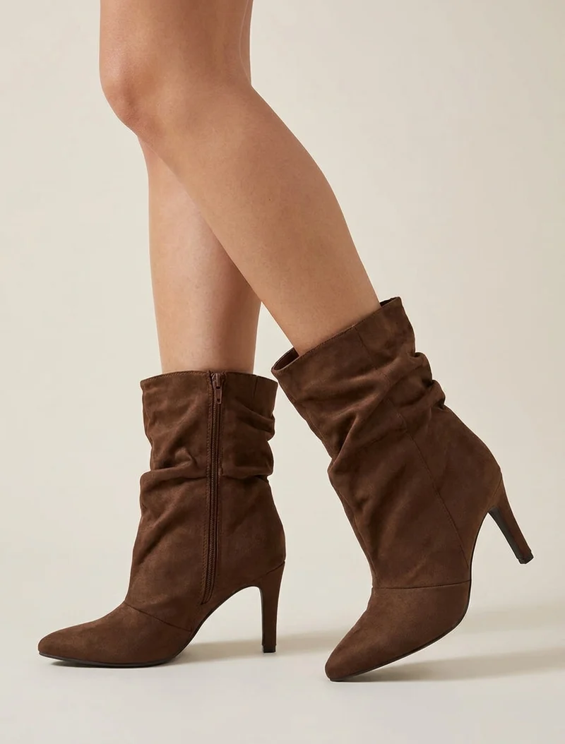 Bottines montantes en suédine effet froissé - Marron