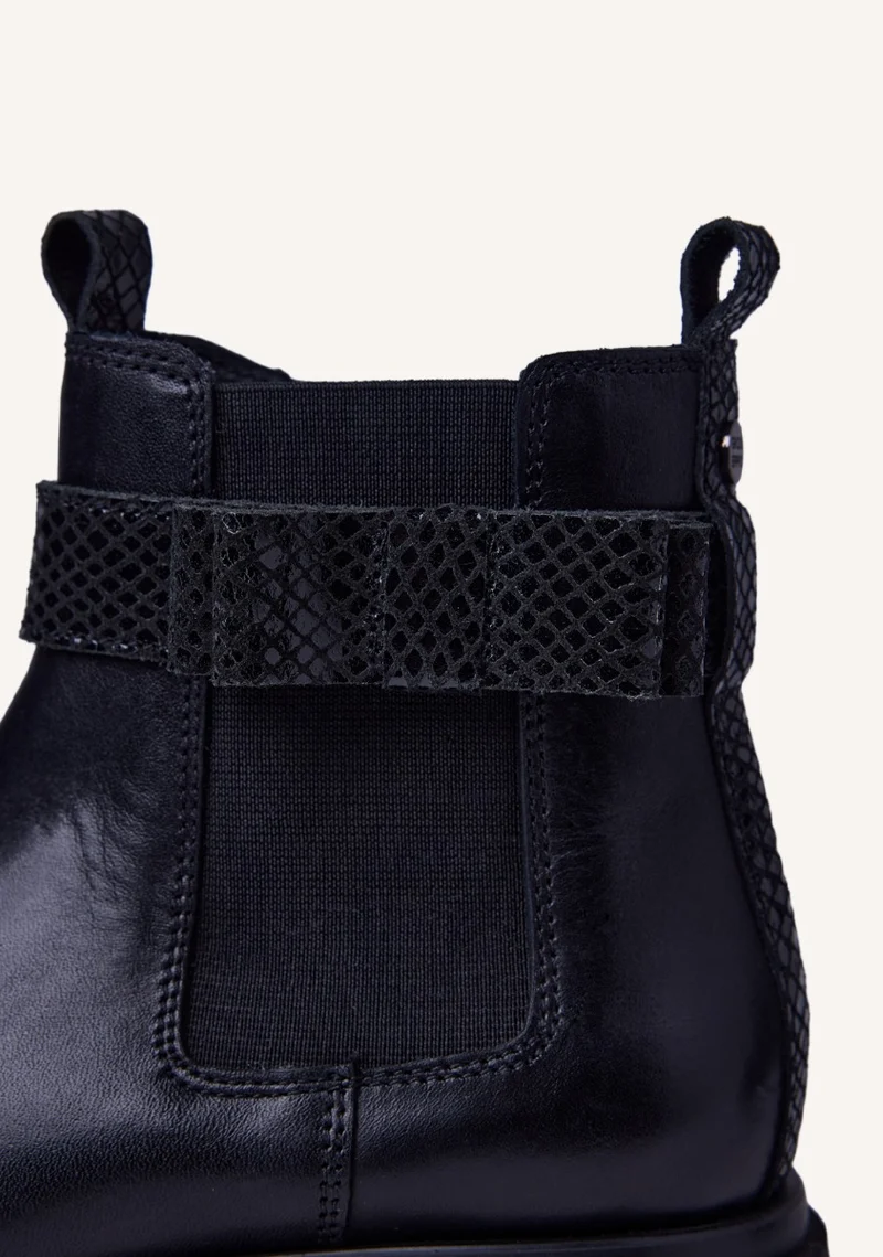 LEATHER BOOTS BOWS AGASSIZ