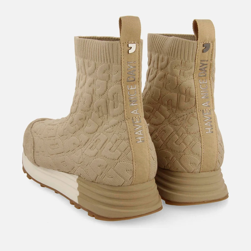 SOCK-LIKE SNEAKERS HOLEV