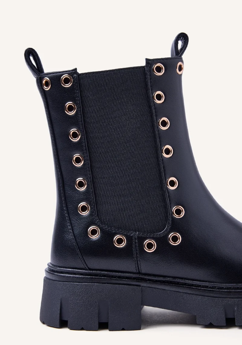 EYELET BOOTS DENHAM