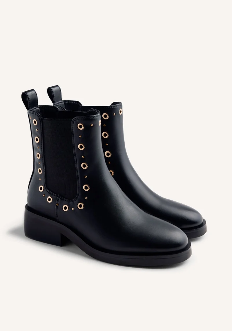 STUDDED AND OLLED CHELSEA BOOTS HALMA