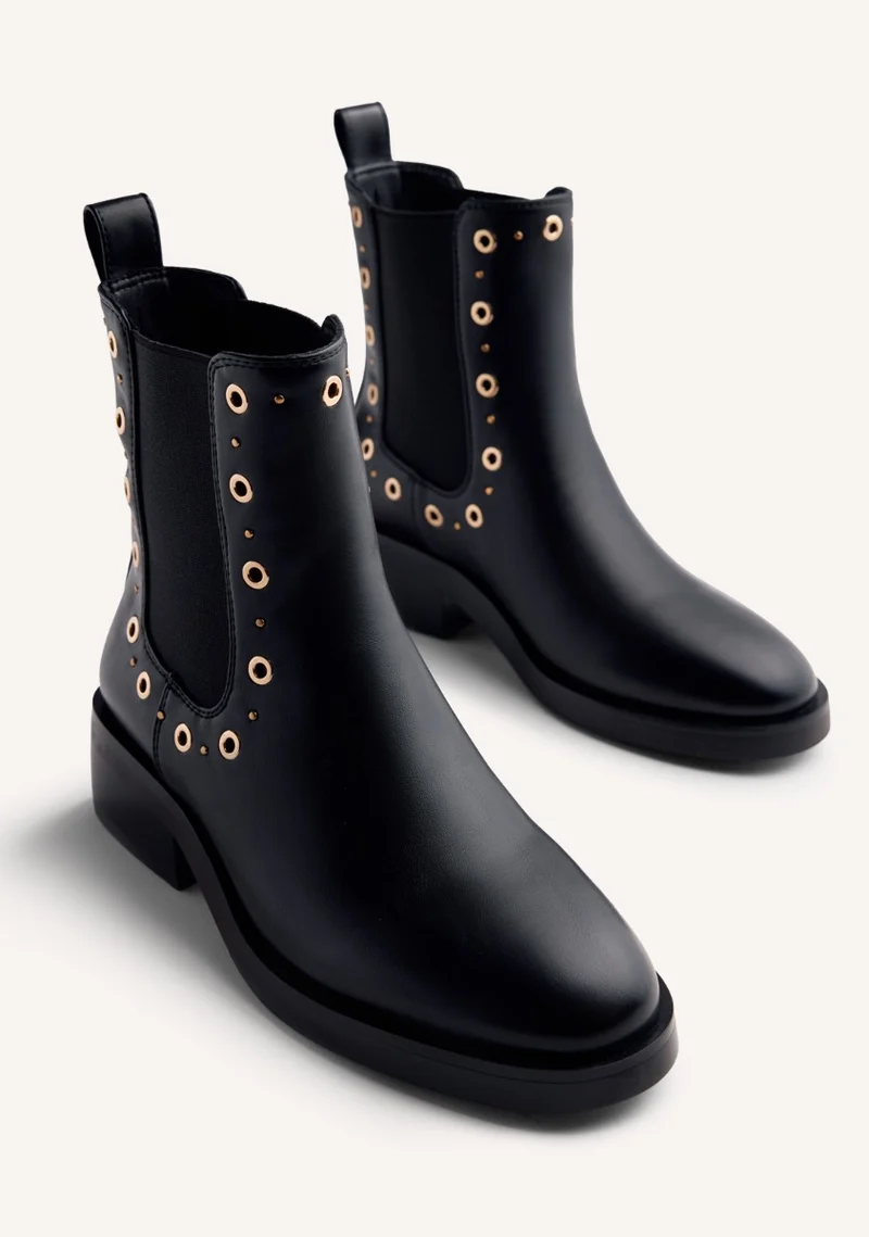STUDDED AND OLLED CHELSEA BOOTS HALMA
