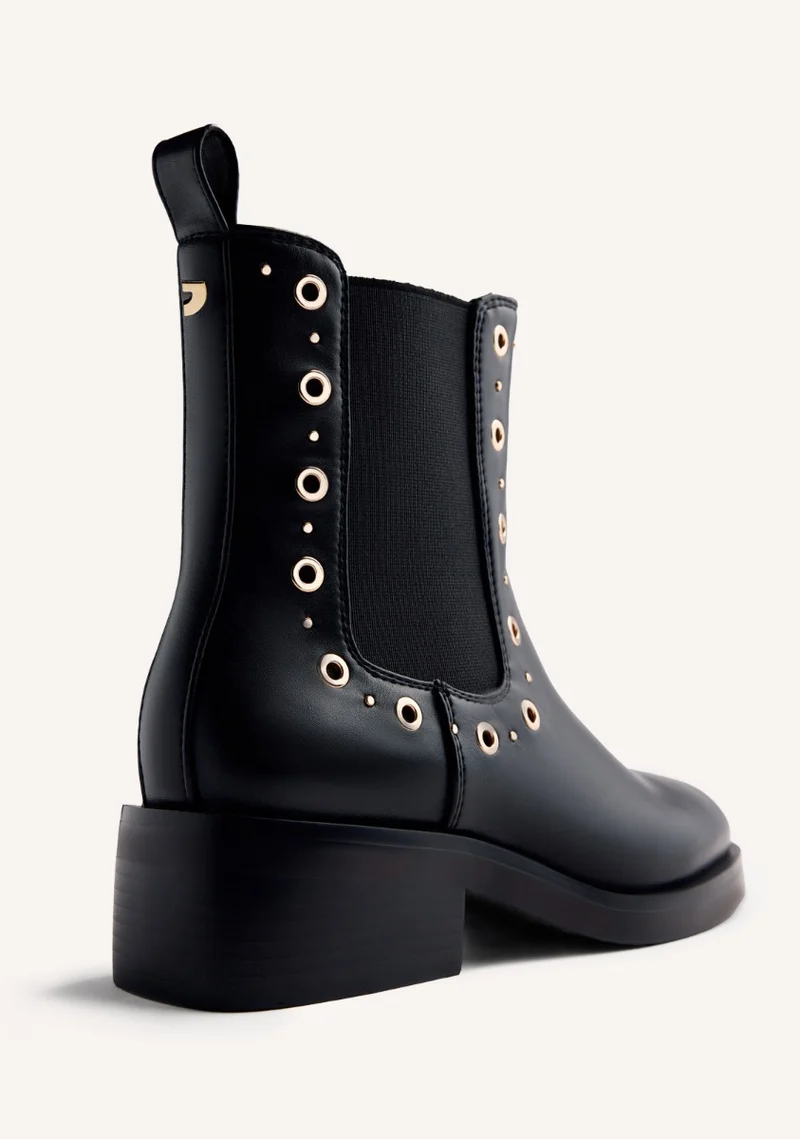STUDDED AND OLLED CHELSEA BOOTS HALMA