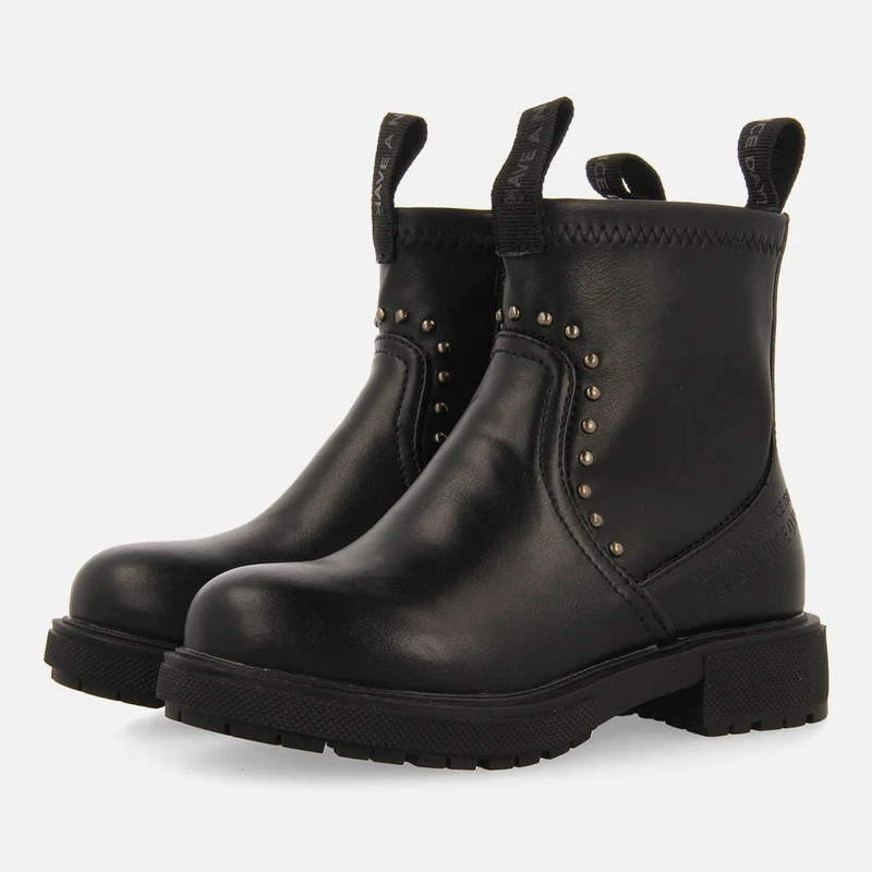 BOOTS WITH PREBLE NAILS