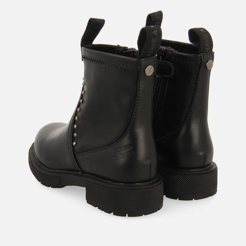 BOOTS WITH PREBLE NAILS