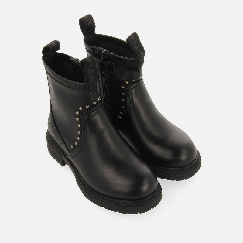 BOOTS WITH PREBLE NAILS