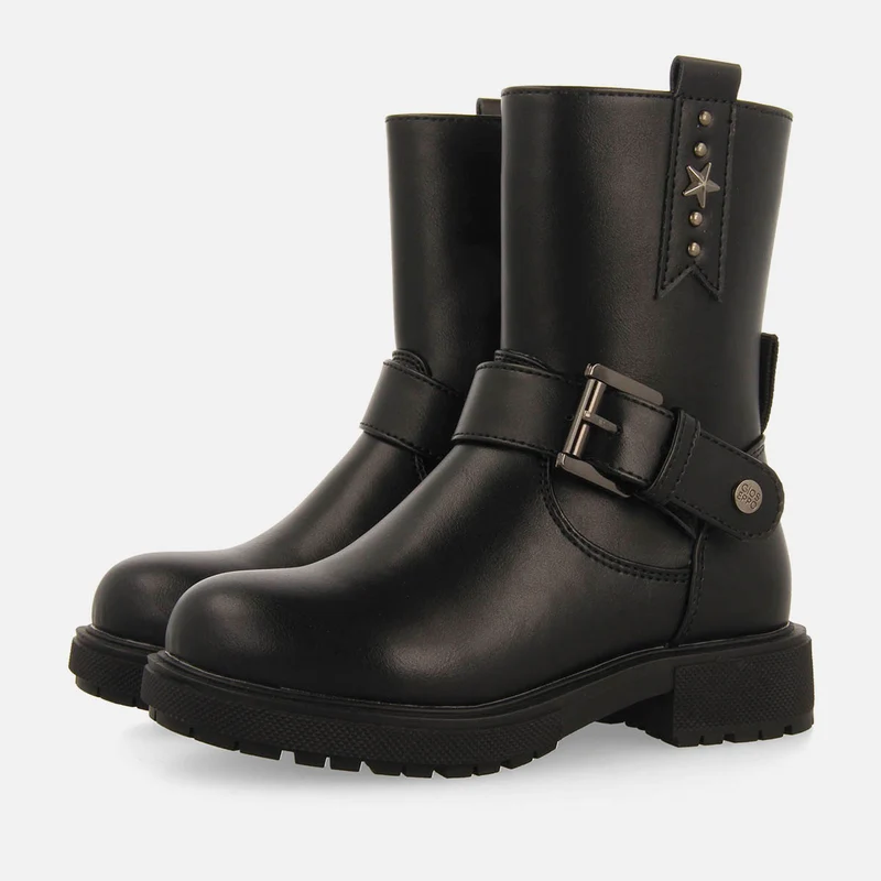 BIKER BOOTS WITH STUDS ON THE HEEL