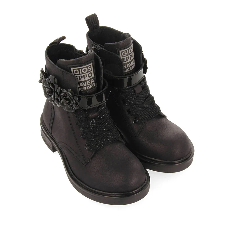 MILITARY STYLE LEATHER BOOTS WITH REMOVABLE AND REPLACEABLE STRAP.