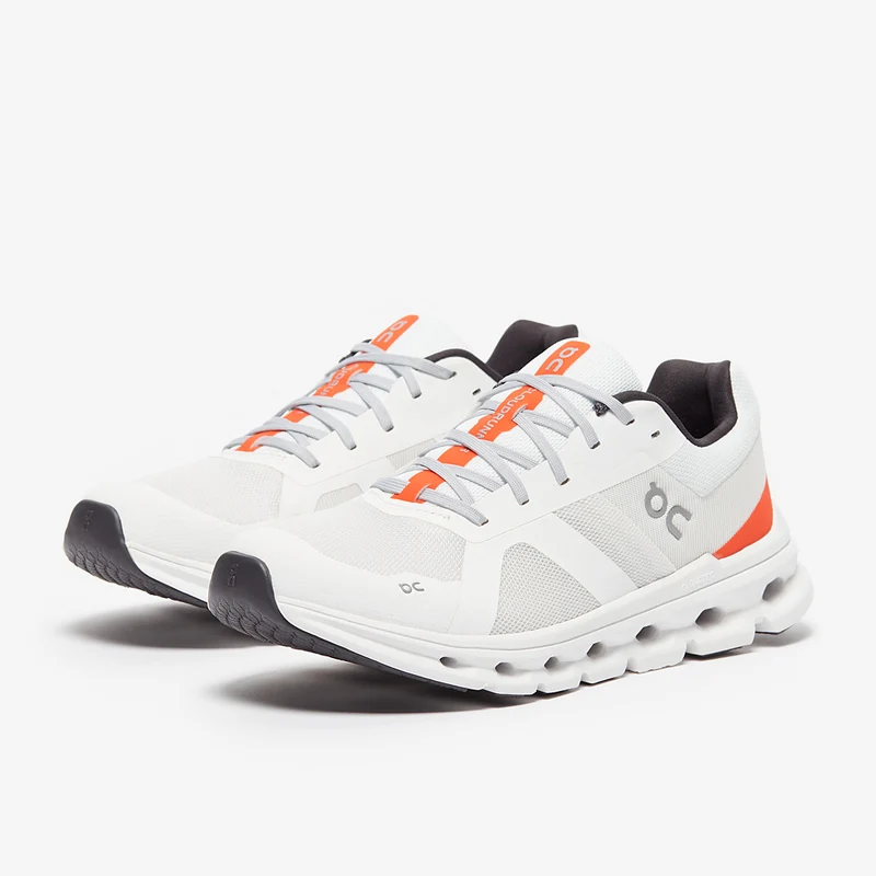 On Cloudrunner - Blanc