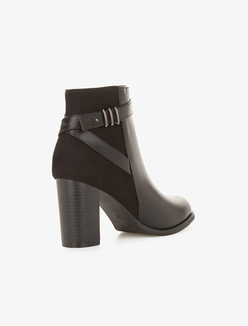Bottines à brides croisées - noir